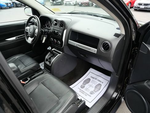 Used 2017 Jeep Compass High Altitude AWD/4WD image 17