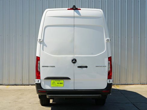 Used 2024 Mercedes-Benz Sprinter 3500 image 11