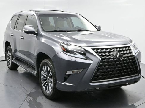 Used 2023 Lexus GX 460 Luxury AWD/4WD image 2