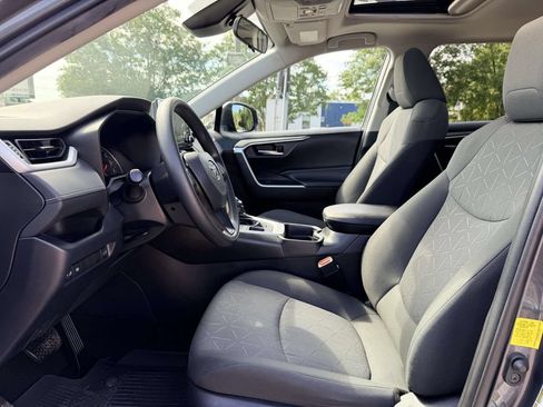 Certified 2020 Toyota RAV4 XLE w/ Convenience Package AWD/4WD image 19