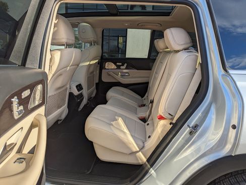 Used 2022 Mercedes-Benz GLS 450 4MATIC image 37