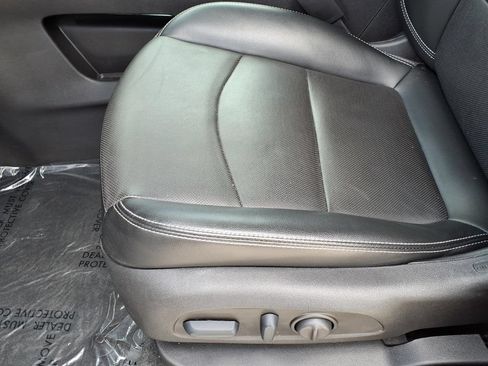 Used 2023 GMC Terrain SLT FWD image 7