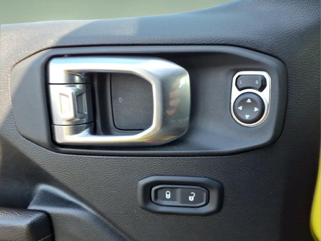 Used 2024 Jeep Wrangler Unlimited Rubicon 4xe AWD/4WD image 15