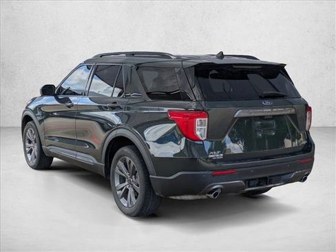 Used 2021 Ford Explorer XLT w/ Equipment Group 202A image 7
