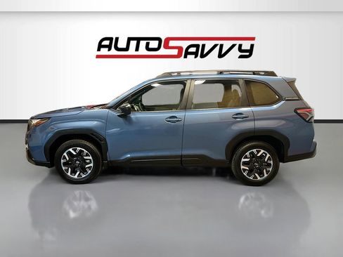 Used 2025 Subaru Forester AWD/4WD image 4