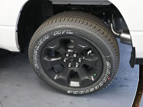 New 2026 RAM 1500 Express AWD/4WD image 9