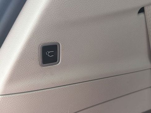Used 2023 Chrysler Pacifica Touring-L FWD image 25
