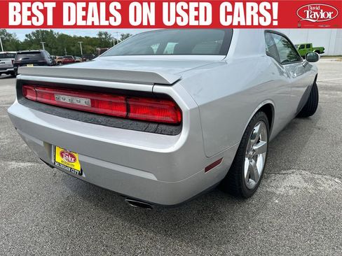 Used 2010 Dodge Challenger R/T RWD image 3