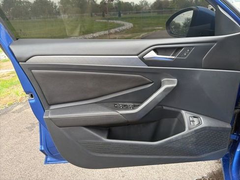 Used 2024 Volkswagen Jetta SE image 17