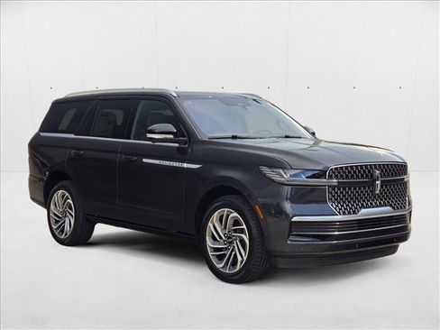New 2025 Lincoln Navigator Reserve image 5