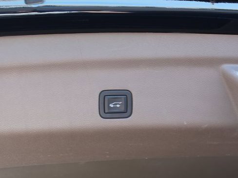 Used 2023 GMC Yukon Denali w/ Denali Reserve Package image 8