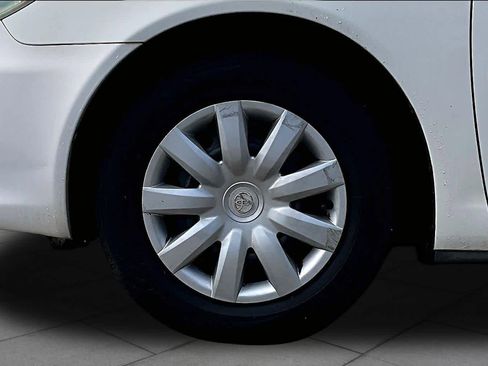 Used 2005 Toyota Camry LE FWD image 10