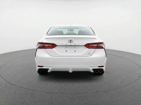 Used 2024 Toyota Camry SE image 9