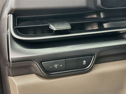 Certified 2026 Kia Carnival FWD image 10