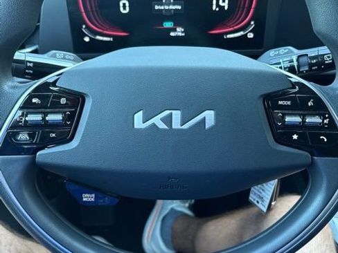 Used 2024 Kia Niro LX FWD image 8