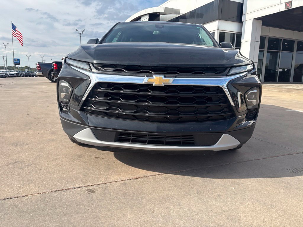 Used 2024 Chevrolet Blazer LT FWD image 2