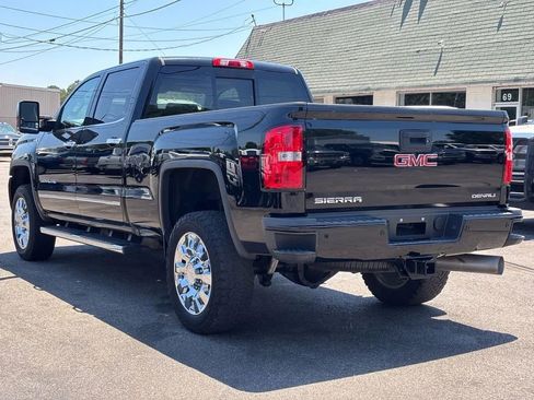 Used 2018 GMC Sierra 2500 Denali w/ Duramax Plus Package AWD/4WD image 6