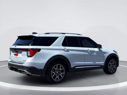 Used 2025 Ford Explorer Platinum w/ Ultimate Package AWD/4WD image 4