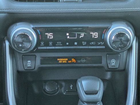 Used 2022 Toyota RAV4 XLE w/ Convenience Package FWD image 29