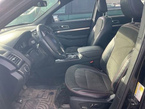 Used 2018 Ford Explorer XLT w/ Equipment Group 202A image 14