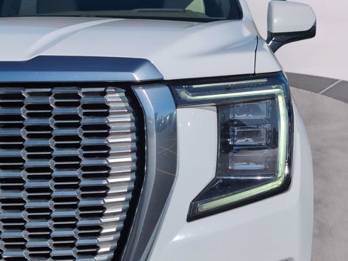 Used 2023 GMC Yukon XL Denali image 12