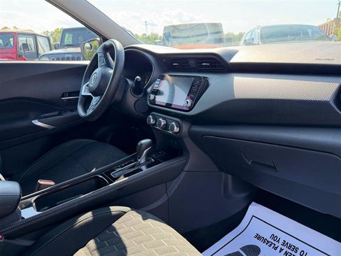 Used 2024 Nissan Kicks SV w/ Exterior Package FWD image 12