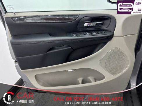 Used 2019 Dodge Grand Caravan SE w/ UConnect Hands-Free Group image 27
