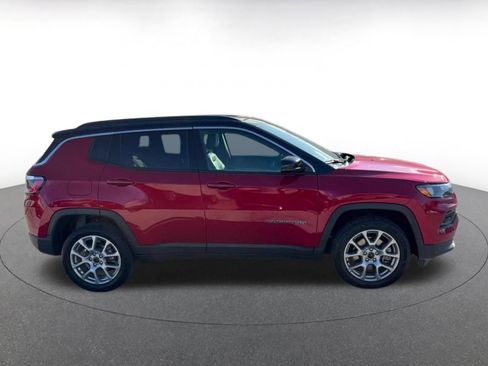 Used 2025 Jeep Compass Limited image 17