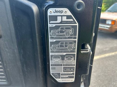 Used 2021 Jeep Wrangler Unlimited Sport AWD/4WD image 11