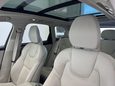 Used 2022 Volvo XC60 T8 Inscription w/ Advanced Package image 5