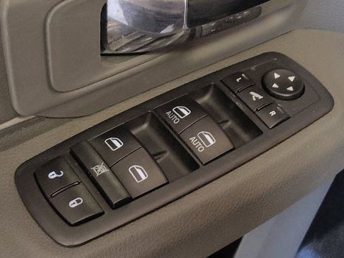 Used 2020 RAM 1500 Classic SLT w/ Luxury Group image 27