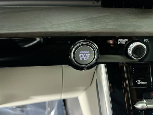 Used 2023 Kia Carnival SX Prestige FWD image 21