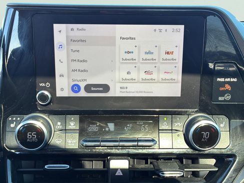 Used 2023 Toyota Highlander XLE image 27