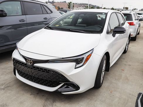 Used 2026 Toyota Corolla SE FWD image 3