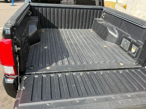 Used 2017 Toyota Tacoma TRD Off-Road image 18