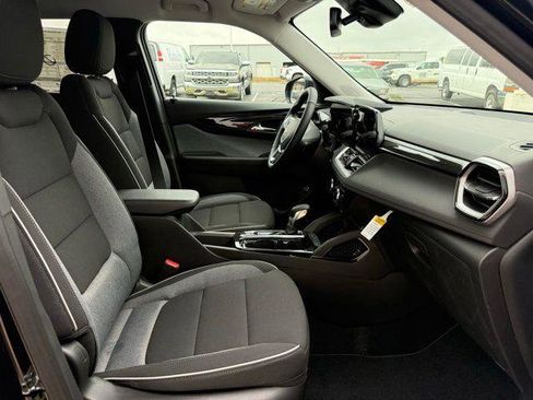 New 2026 Chevrolet TrailBlazer LT w/ Convenience Package FWD image 3