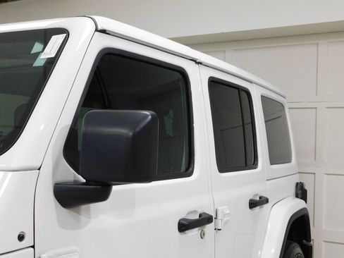 Used 2024 Jeep Wrangler Unlimited Sahara w/ Technology Group AWD/4WD image 15