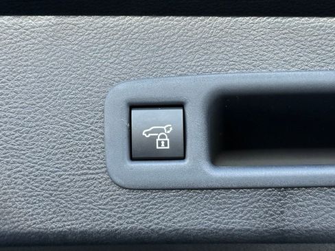 Used 2025 Toyota Sienna XLE w/ XLE Plus Package image 16