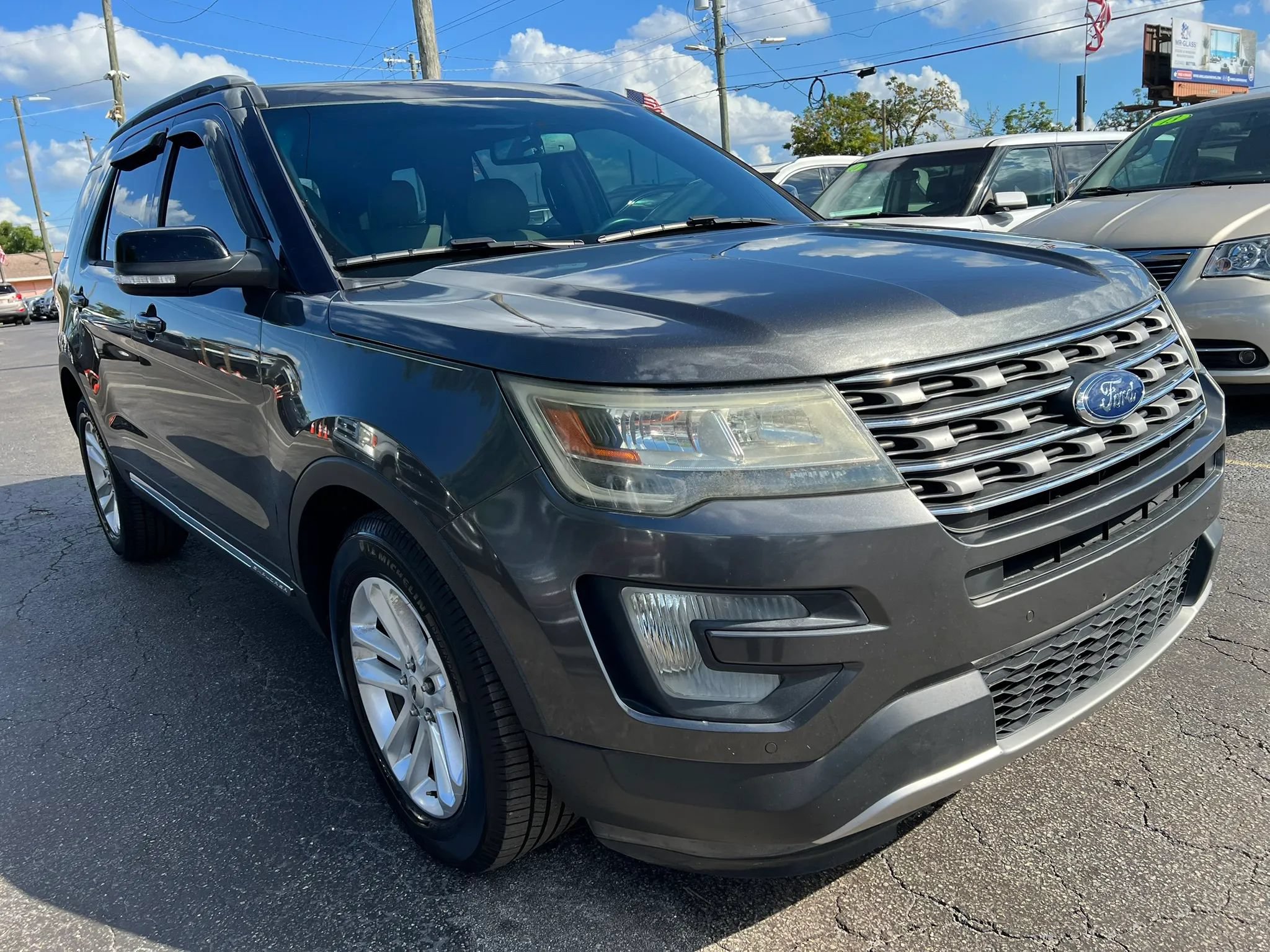 Used 2016 Ford Explorer XLT w/ Equipment Group 202A FWD image 3