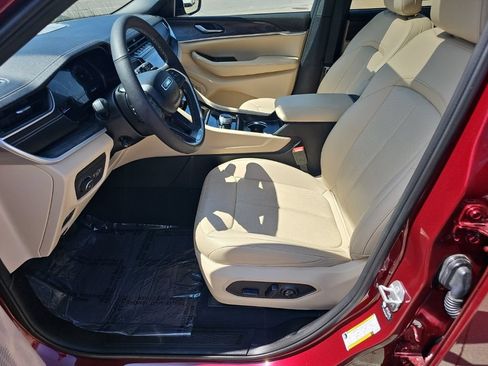 Certified 2025 Jeep Grand Cherokee Limited w/ Luxury Tech Group II AWD/4WD image 2