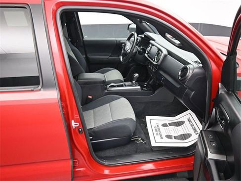 Used 2022 Toyota Tacoma TRD Sport image 16