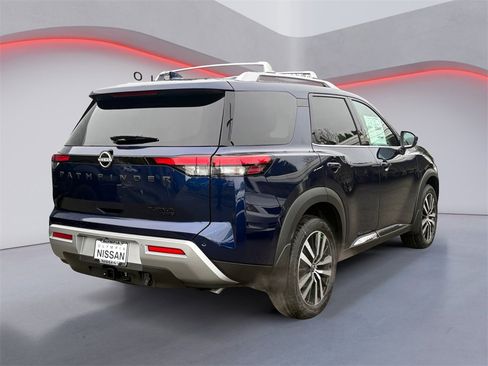 New 2025 Nissan Pathfinder Platinum image 5