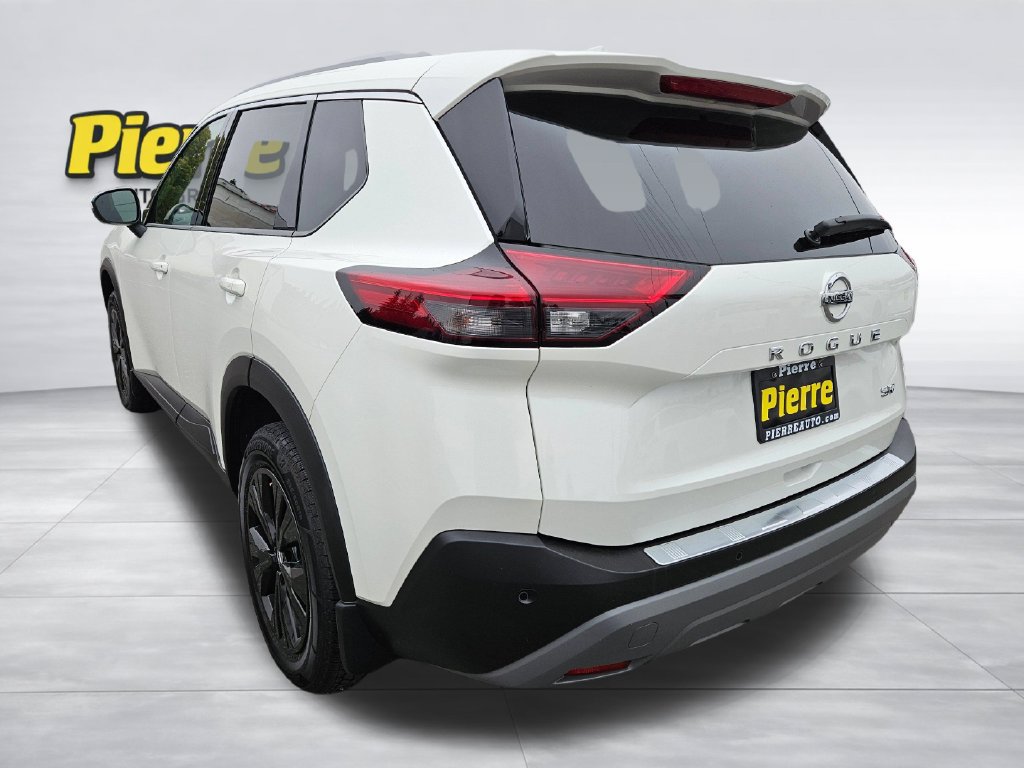 Used 2021 Nissan Rogue SV FWD image 3
