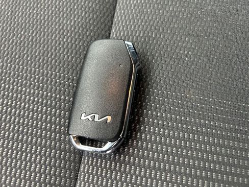 Used 2023 Kia Niro EX image 33