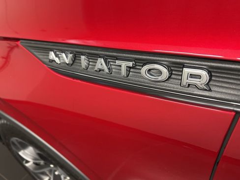 Certified 2025 Lincoln Aviator Reserve w/ Illumination Package AWD/4WD image 40
