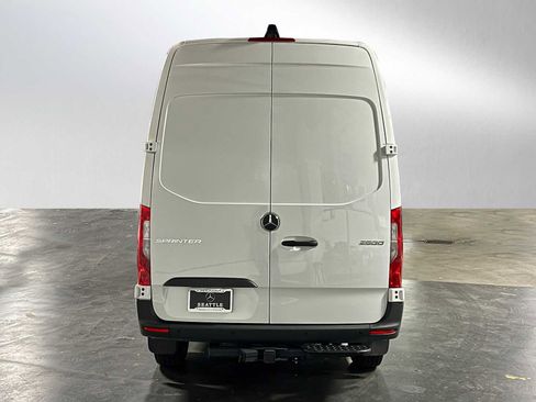 Used 2025 Mercedes-Benz Sprinter 2500 image 4