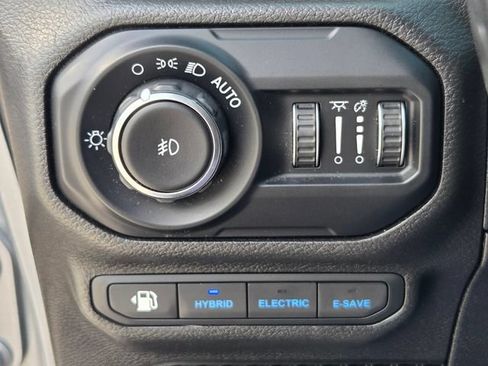 Used 2021 Jeep Wrangler Unlimited Rubicon 4xe w/ Cold Weather Group AWD/4WD image 29