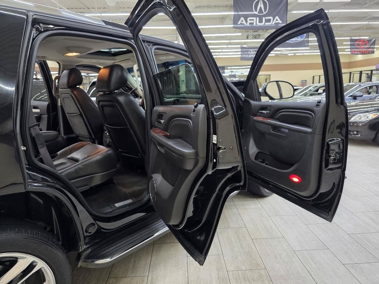 Used 2012 Cadillac Escalade Luxury RWD image 15