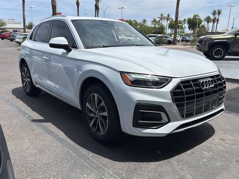 Used 2021 Audi Q5 2.0T Premium Plus w/ Premium Plus Package AWD/4WD image 2