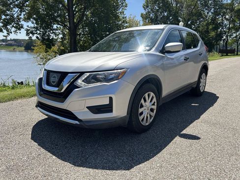 Used 2017 Nissan Rogue S FWD image 1